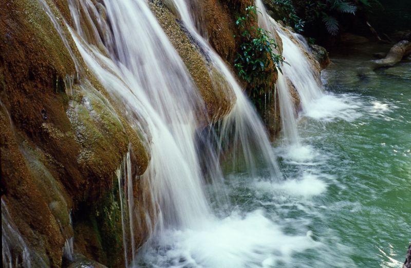 Cachoeira com guas cristalinas na Serra da Bodoquena, localizada em Bonito Mato Grosso