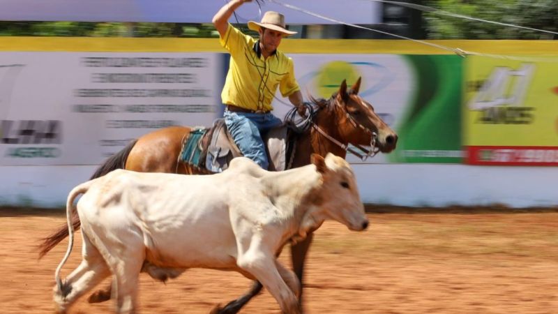 Festa da Federao de Clubes de Lao